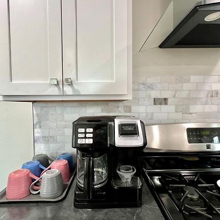 Modern Style Home Near Dt Indy & Major Attractions インディアナポリス エクステリア 写真