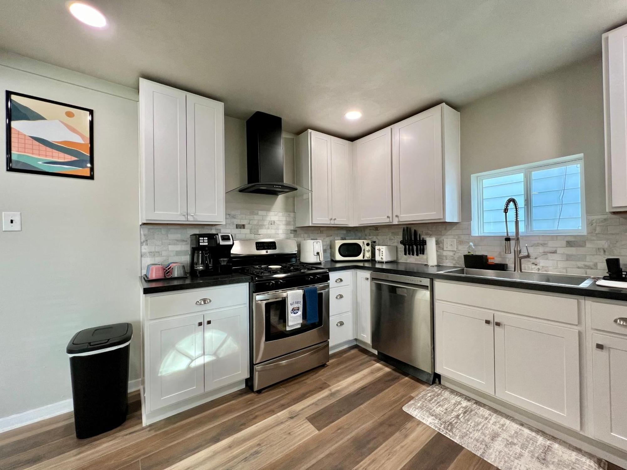 Modern Style Home Near Dt Indy & Major Attractions インディアナポリス エクステリア 写真
