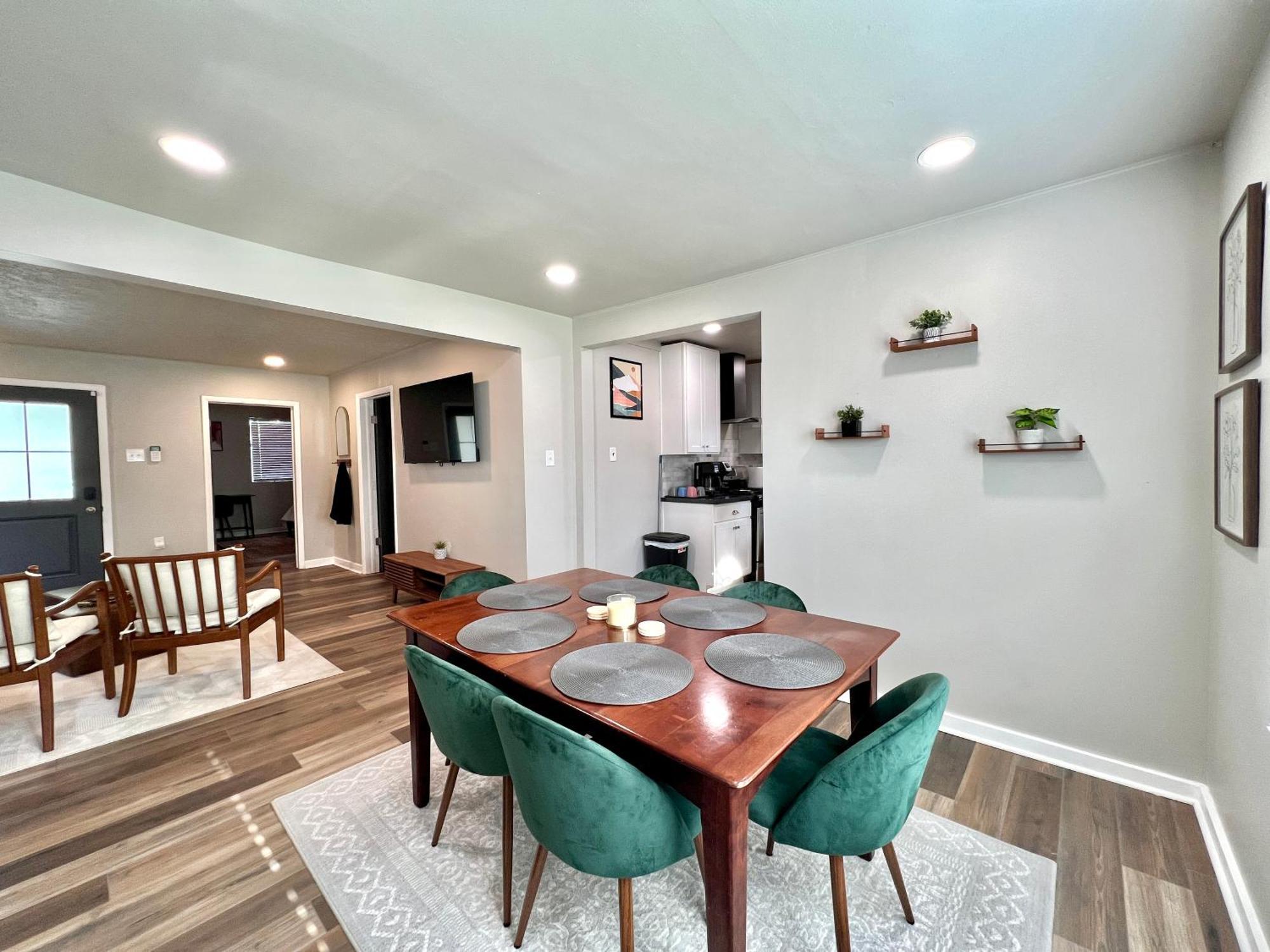 Modern Style Home Near Dt Indy & Major Attractions インディアナポリス エクステリア 写真