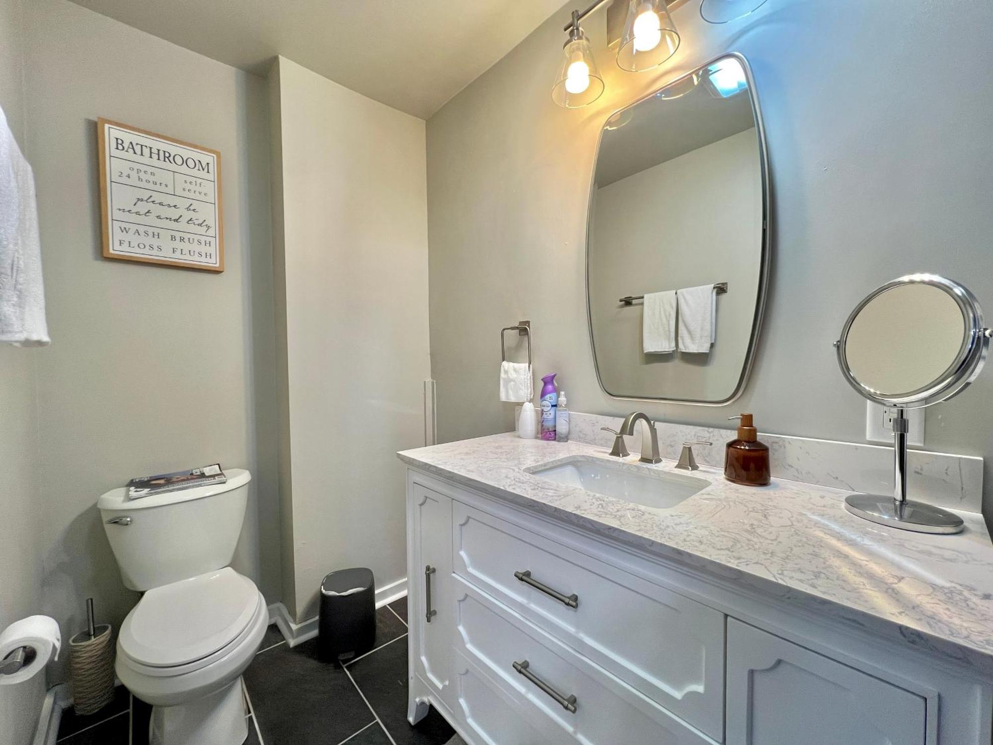 Modern Style Home Near Dt Indy & Major Attractions インディアナポリス エクステリア 写真