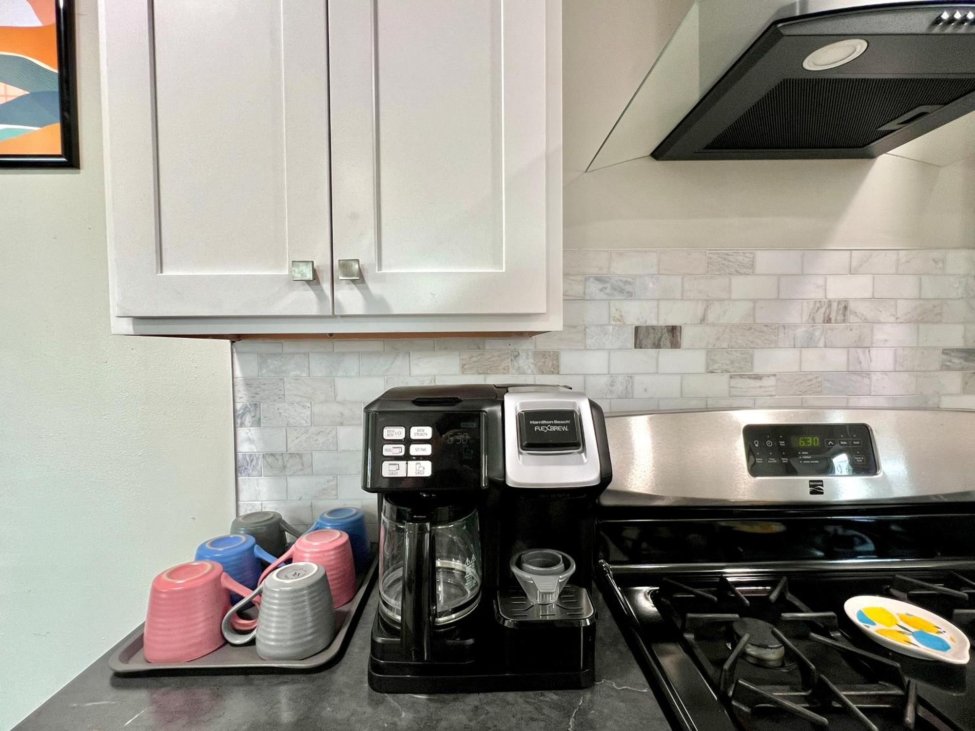Modern Style Home Near Dt Indy & Major Attractions インディアナポリス エクステリア 写真