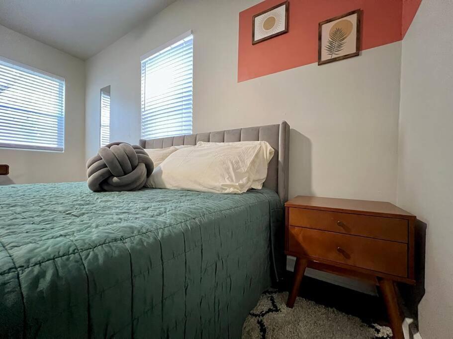 Modern Style Home Near Dt Indy & Major Attractions インディアナポリス エクステリア 写真