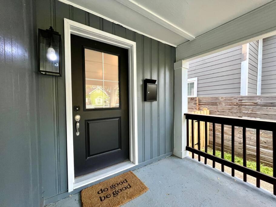 Modern Style Home Near Dt Indy & Major Attractions インディアナポリス エクステリア 写真