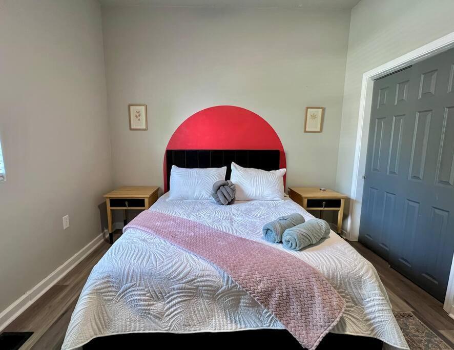 Modern Style Home Near Dt Indy & Major Attractions インディアナポリス エクステリア 写真