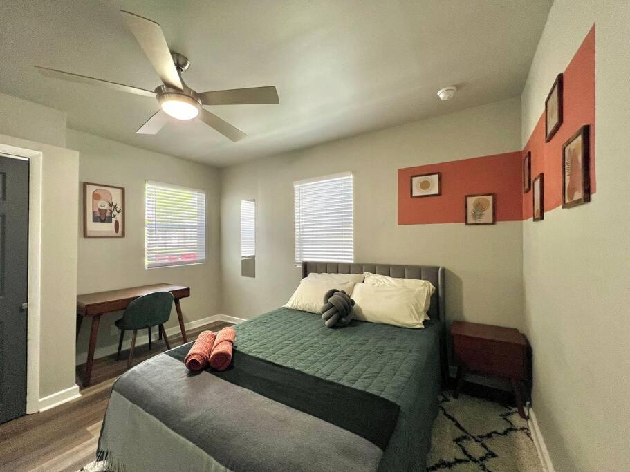 Modern Style Home Near Dt Indy & Major Attractions インディアナポリス エクステリア 写真