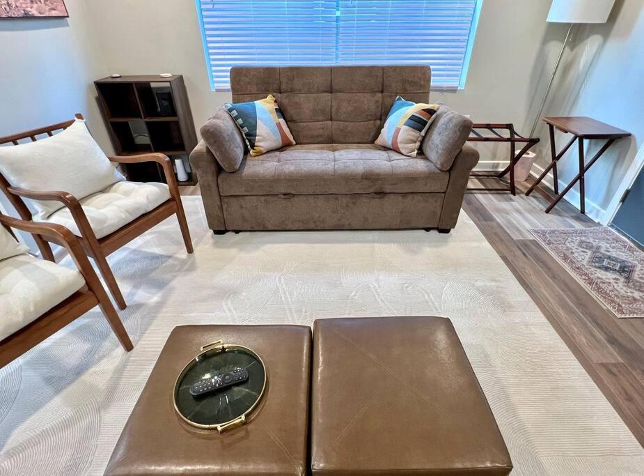 Modern Style Home Near Dt Indy & Major Attractions インディアナポリス エクステリア 写真