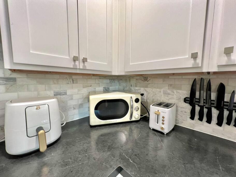 Modern Style Home Near Dt Indy & Major Attractions インディアナポリス エクステリア 写真