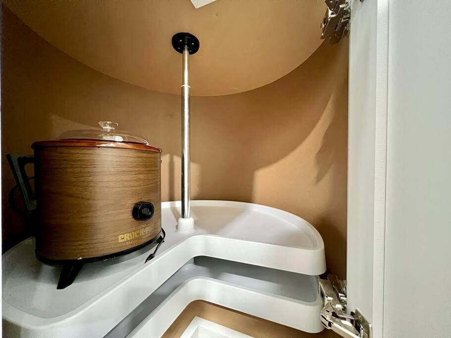 Modern Style Home Near Dt Indy & Major Attractions インディアナポリス エクステリア 写真