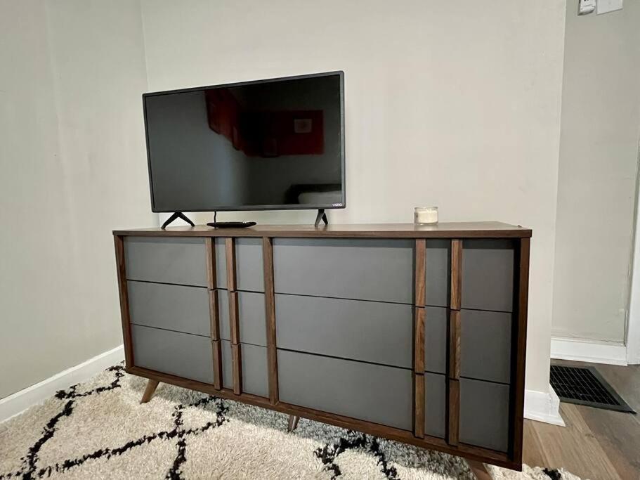 Modern Style Home Near Dt Indy & Major Attractions インディアナポリス エクステリア 写真
