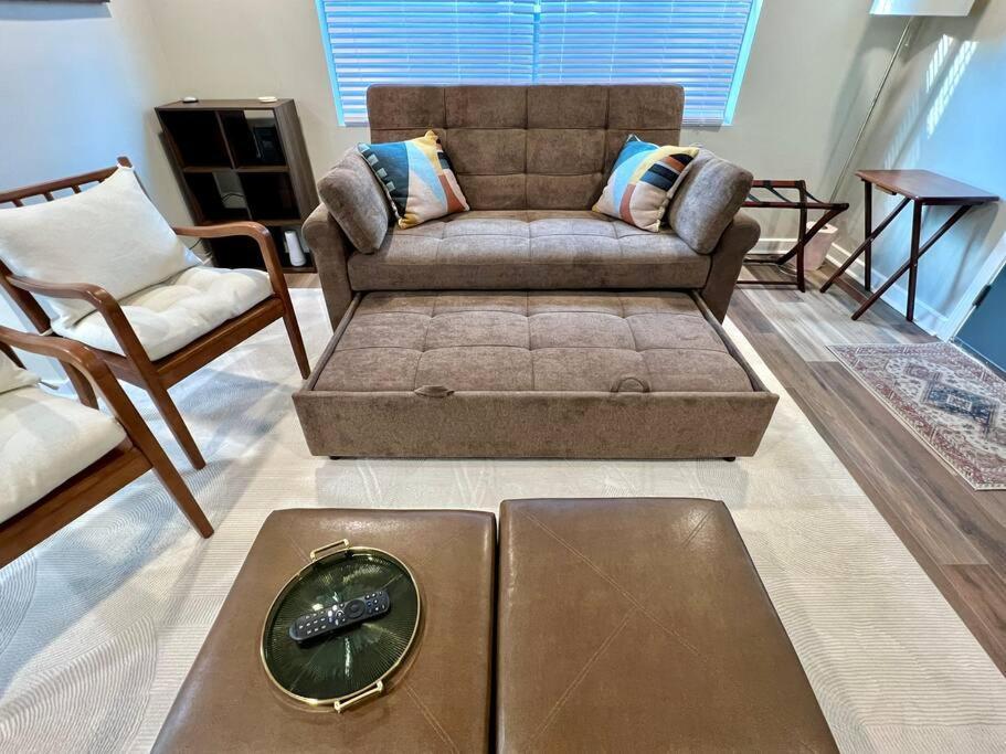 Modern Style Home Near Dt Indy & Major Attractions インディアナポリス エクステリア 写真