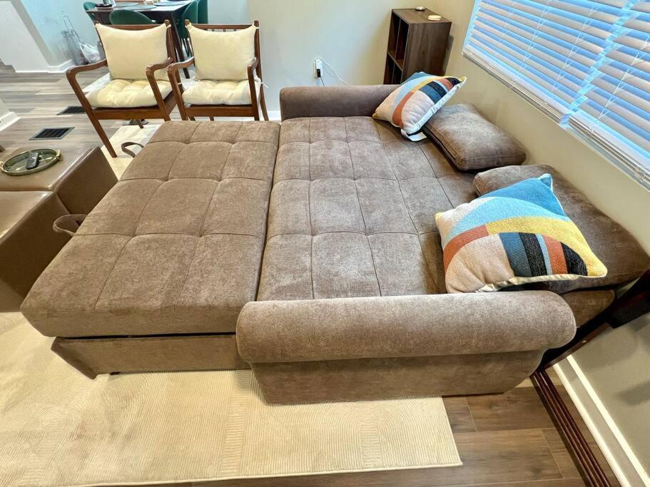 Modern Style Home Near Dt Indy & Major Attractions インディアナポリス エクステリア 写真