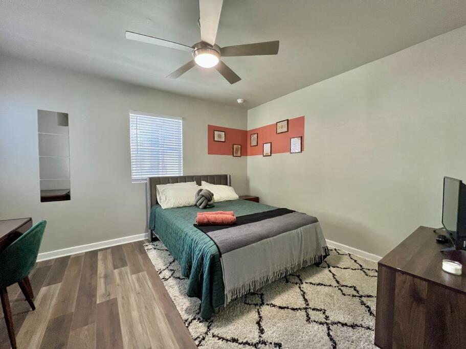 Modern Style Home Near Dt Indy & Major Attractions インディアナポリス エクステリア 写真