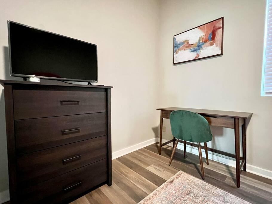 Modern Style Home Near Dt Indy & Major Attractions インディアナポリス エクステリア 写真
