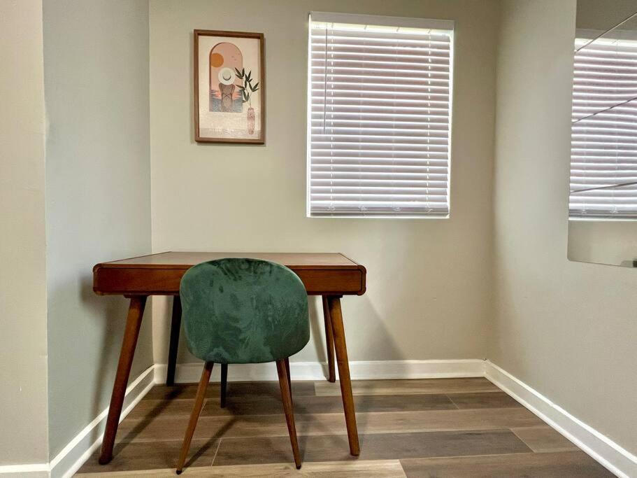 Modern Style Home Near Dt Indy & Major Attractions インディアナポリス エクステリア 写真