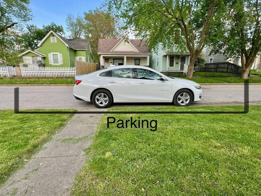 Modern Style Home Near Dt Indy & Major Attractions インディアナポリス エクステリア 写真